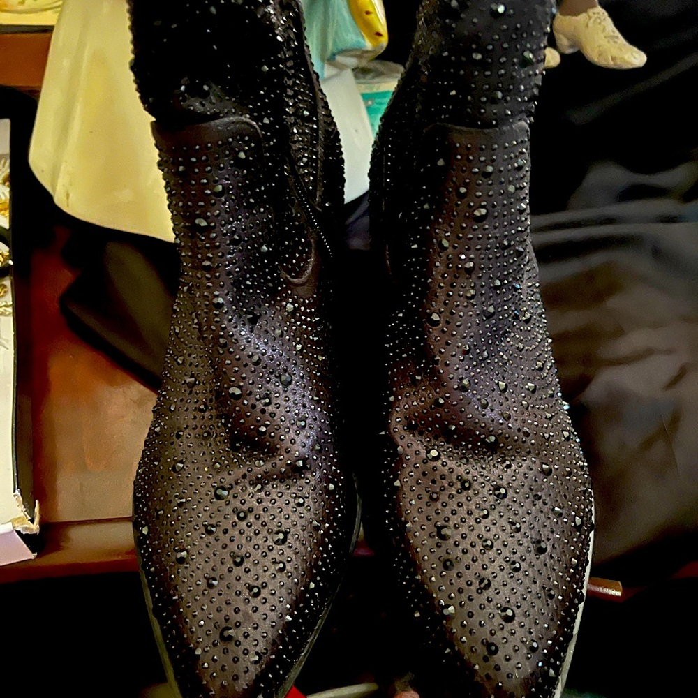Size 8 1/2 ankle cowboy boots with glitter rhinestones. Beautiful. Worn 1x